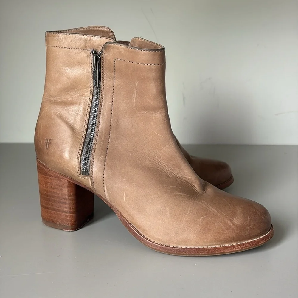 Frye Addie Double Zip Boot Size 9.5 B